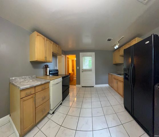 2621 Sweetser Avenue, Evansville, IN 47714