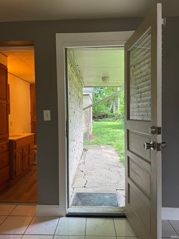 2621 Sweetser Avenue, Evansville, IN 47714