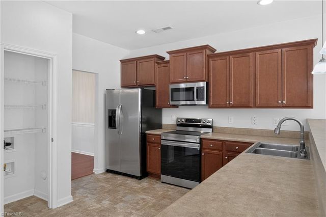 1564 Abbey Park Court, Kernersville, NC 27284
