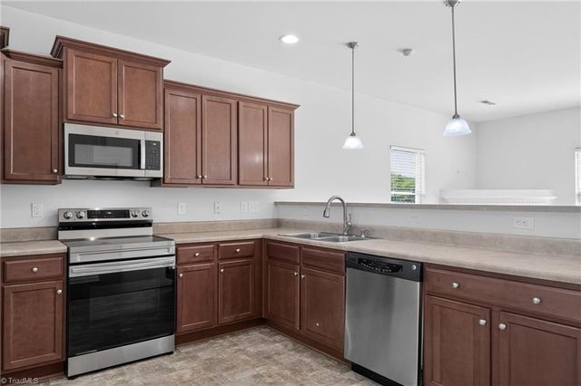 1564 Abbey Park Court, Kernersville, NC 27284