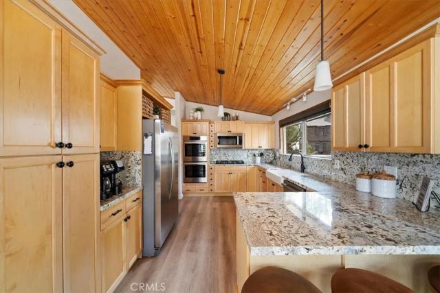 41604 Hummingbird Lane, Big Bear Lake, CA 92315