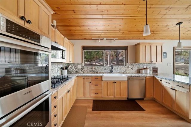 41604 Hummingbird Lane, Big Bear Lake, CA 92315