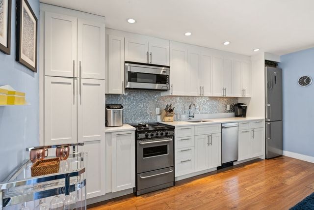 147 Commercial St L7, Provincetown, MA 02657