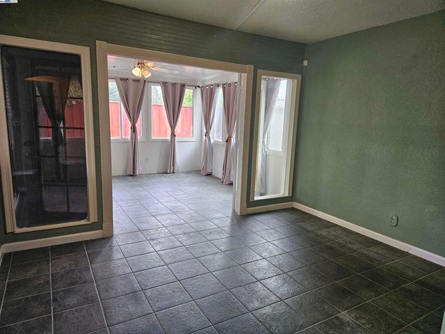 24909 Avocado Ct, Hayward, CA 94544