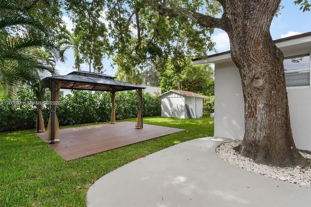 212 NW 103rd St, Miami, FL 33150