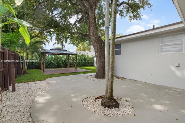 212 NW 103rd St, Miami, FL 33150