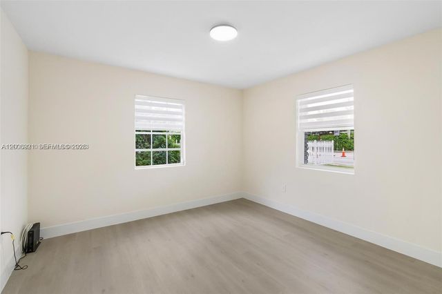 212 NW 103rd St, Miami, FL 33150
