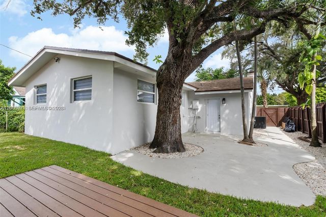 212 NW 103rd St, Miami, FL 33150