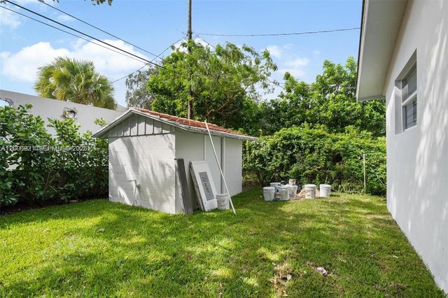212 NW 103rd St, Miami, FL 33150