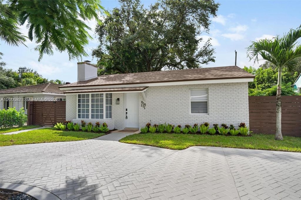 212 NW 103rd St, Miami, FL 33150