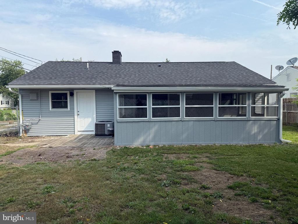 1709 FOURTH AVE, Seabrook, NJ 08302