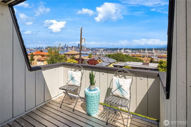 2727 36th Avenue SW, Seattle, WA 98126