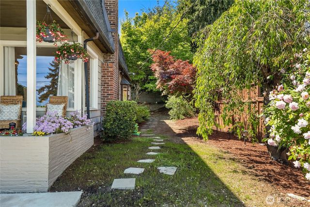 2727 36th Avenue SW, Seattle, WA 98126
