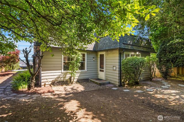 2727 36th Avenue SW, Seattle, WA 98126