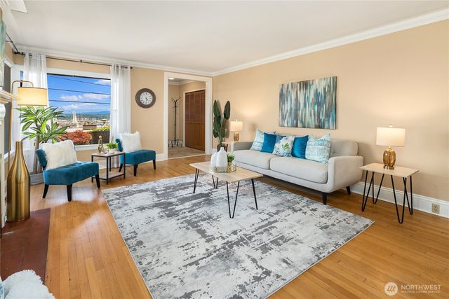 2727 36th Avenue SW, Seattle, WA 98126
