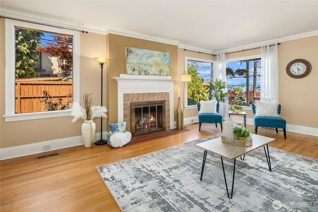 2727 36th Avenue SW, Seattle, WA 98126