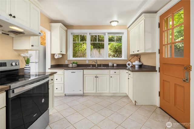 2727 36th Avenue SW, Seattle, WA 98126