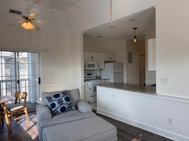 4765 Wild Iris Dr Apt 305, Myrtle Beach, SC 29577