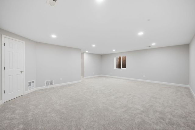 1257 N Seasons St, Goddard, KS 67052