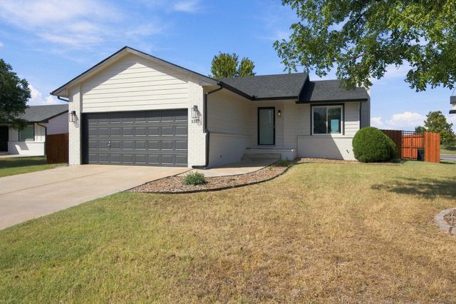 1257 N Seasons St, Goddard, KS 67052