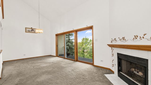 7911 W 157th Street 2W, Orland Park, IL 60462
