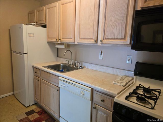 2295 Milburn Avenue 13, Baldwin, NY 11510