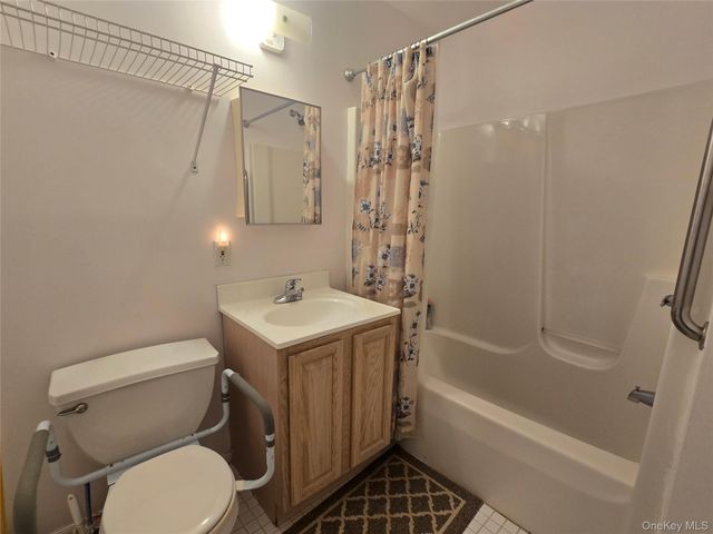 2295 Milburn Avenue 13, Baldwin, NY 11510