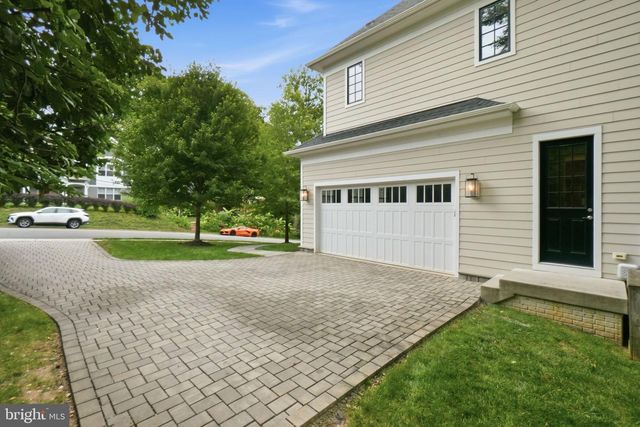 3555 N DICKERSON ST, Arlington, VA 22207