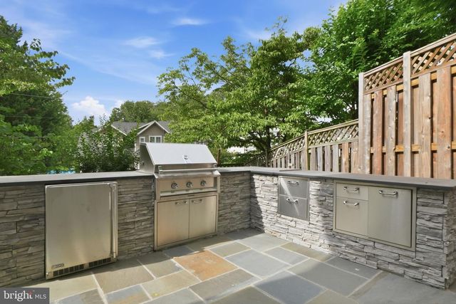 3555 N DICKERSON ST, Arlington, VA 22207