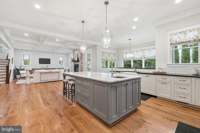3555 N DICKERSON ST, Arlington, VA 22207