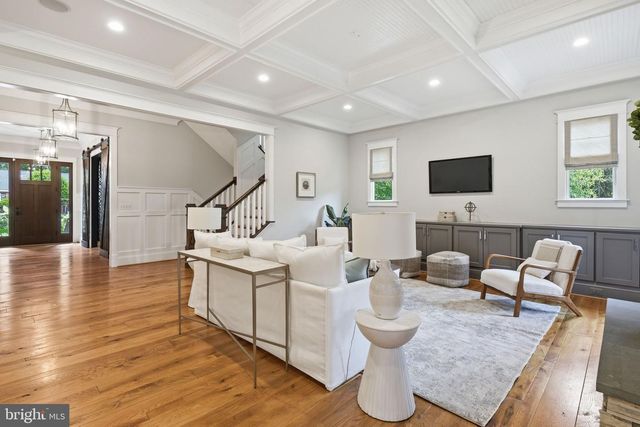 3555 N DICKERSON ST, Arlington, VA 22207