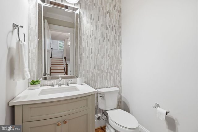 3555 N DICKERSON ST, Arlington, VA 22207