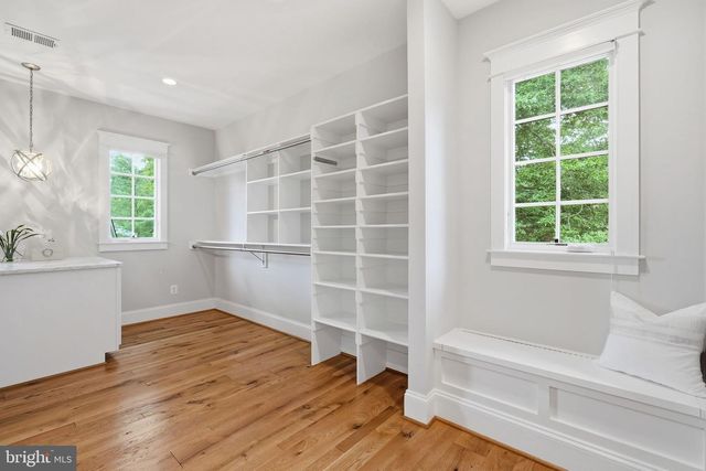 3555 N DICKERSON ST, Arlington, VA 22207