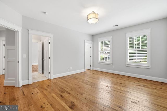 3555 N DICKERSON ST, Arlington, VA 22207