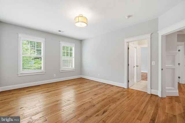 3555 N DICKERSON ST, Arlington, VA 22207