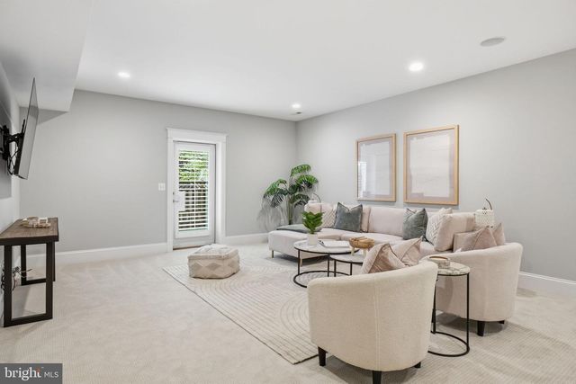 3555 N DICKERSON ST, Arlington, VA 22207