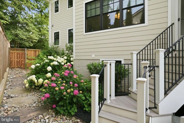 3555 N DICKERSON ST, Arlington, VA 22207