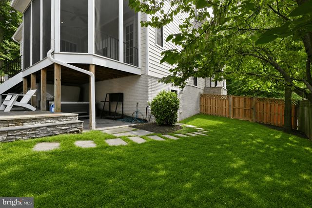 3555 N DICKERSON ST, Arlington, VA 22207