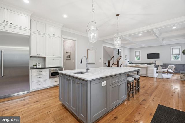 3555 N DICKERSON ST, Arlington, VA 22207