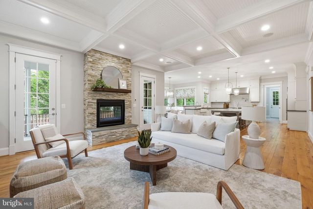 3555 N DICKERSON ST, Arlington, VA 22207