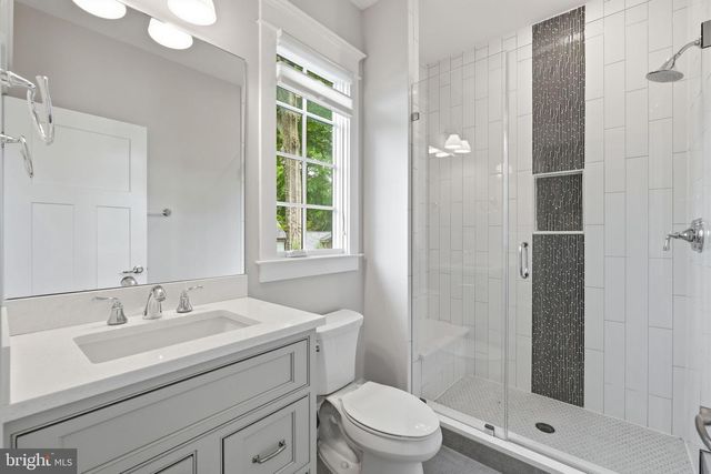 3555 N DICKERSON ST, Arlington, VA 22207