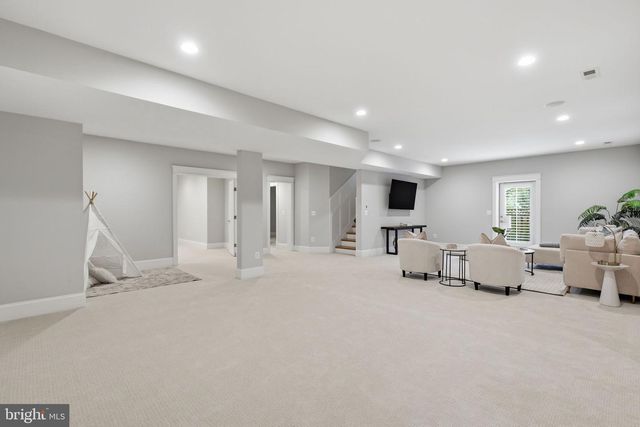 3555 N DICKERSON ST, Arlington, VA 22207