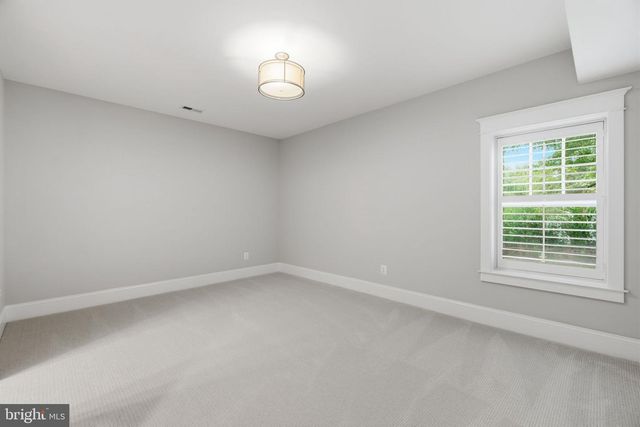 3555 N DICKERSON ST, Arlington, VA 22207