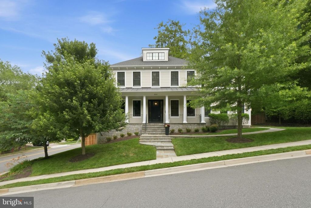 3555 N DICKERSON ST, Arlington, VA 22207