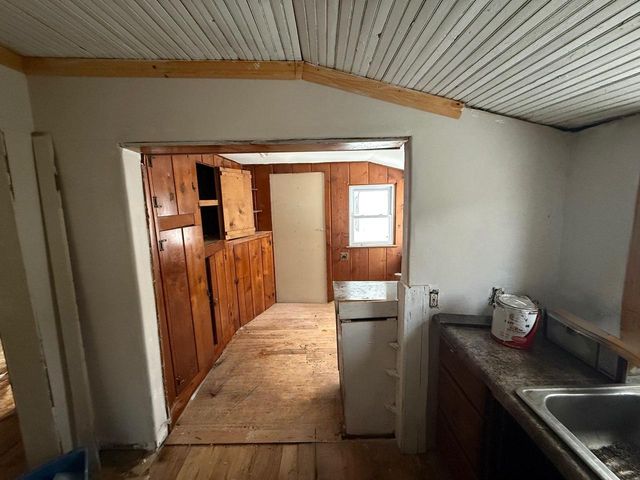 20 W HARVEY STREET, Rhinelander, WI 54501