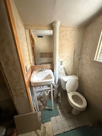 20 W HARVEY STREET, Rhinelander, WI 54501