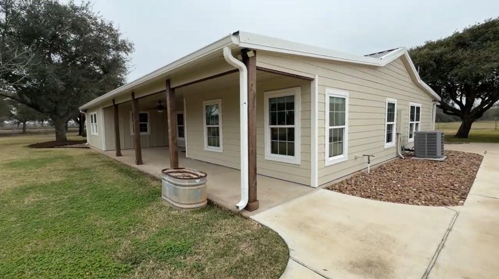 6910 S Mallard Drive, Fulshear, TX 77441