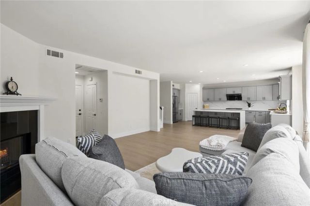 37 Pheasant Creek, Irvine, CA 92618