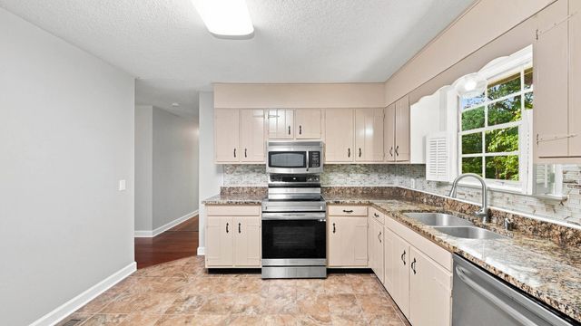 1300 Highcrest Drive, Hixson, TN 37343