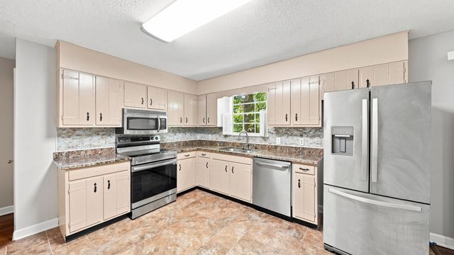 1300 Highcrest Drive, Hixson, TN 37343